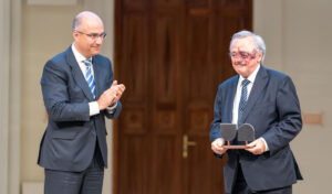 Read more about the article El Dr. Mariano Barbacid, Premio Valor Añadido a la Ciencia e Investigación